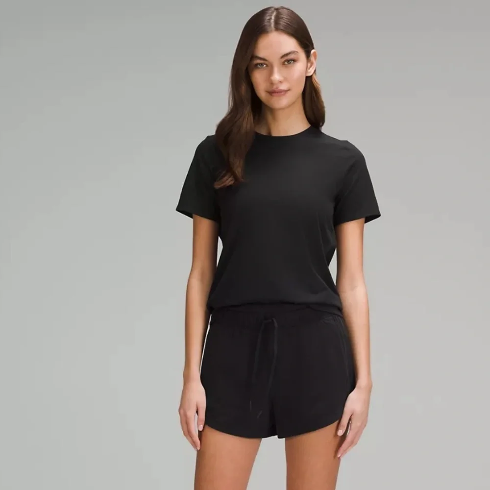 Lululemon black tee medium